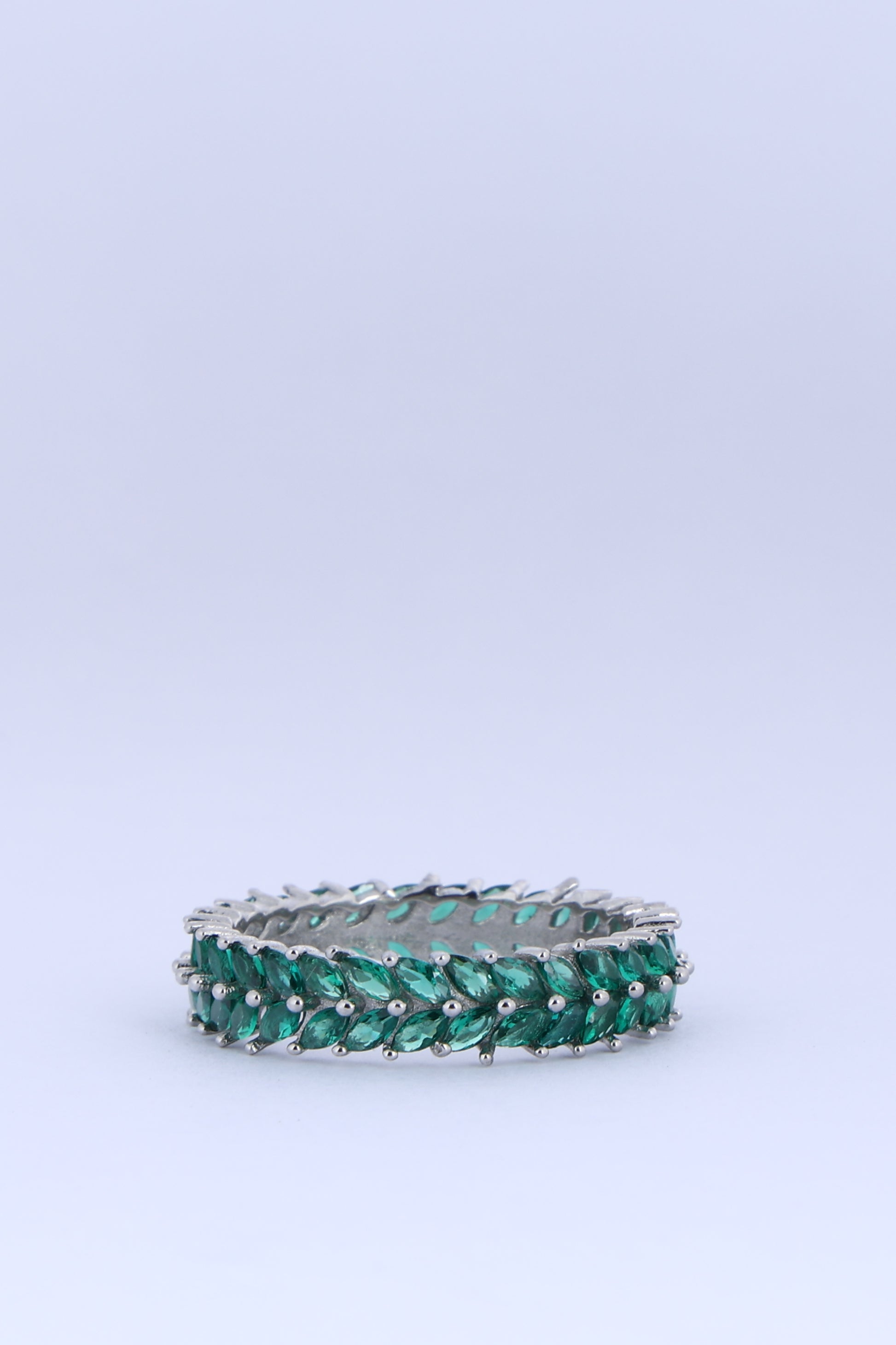 Ladies colour band with Green colour Emerlad Stone