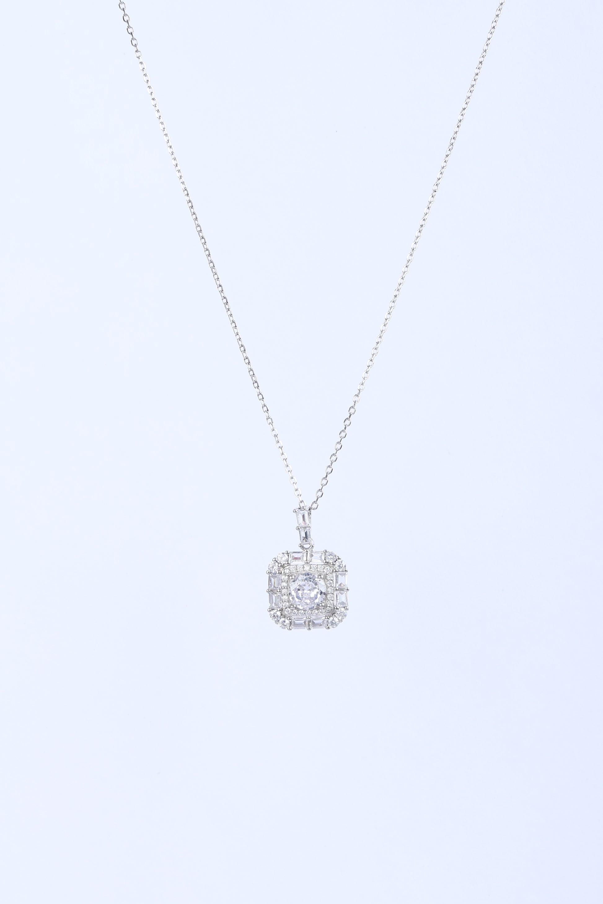 SK Pendant Chain with White colour Sapphire Stone 10g