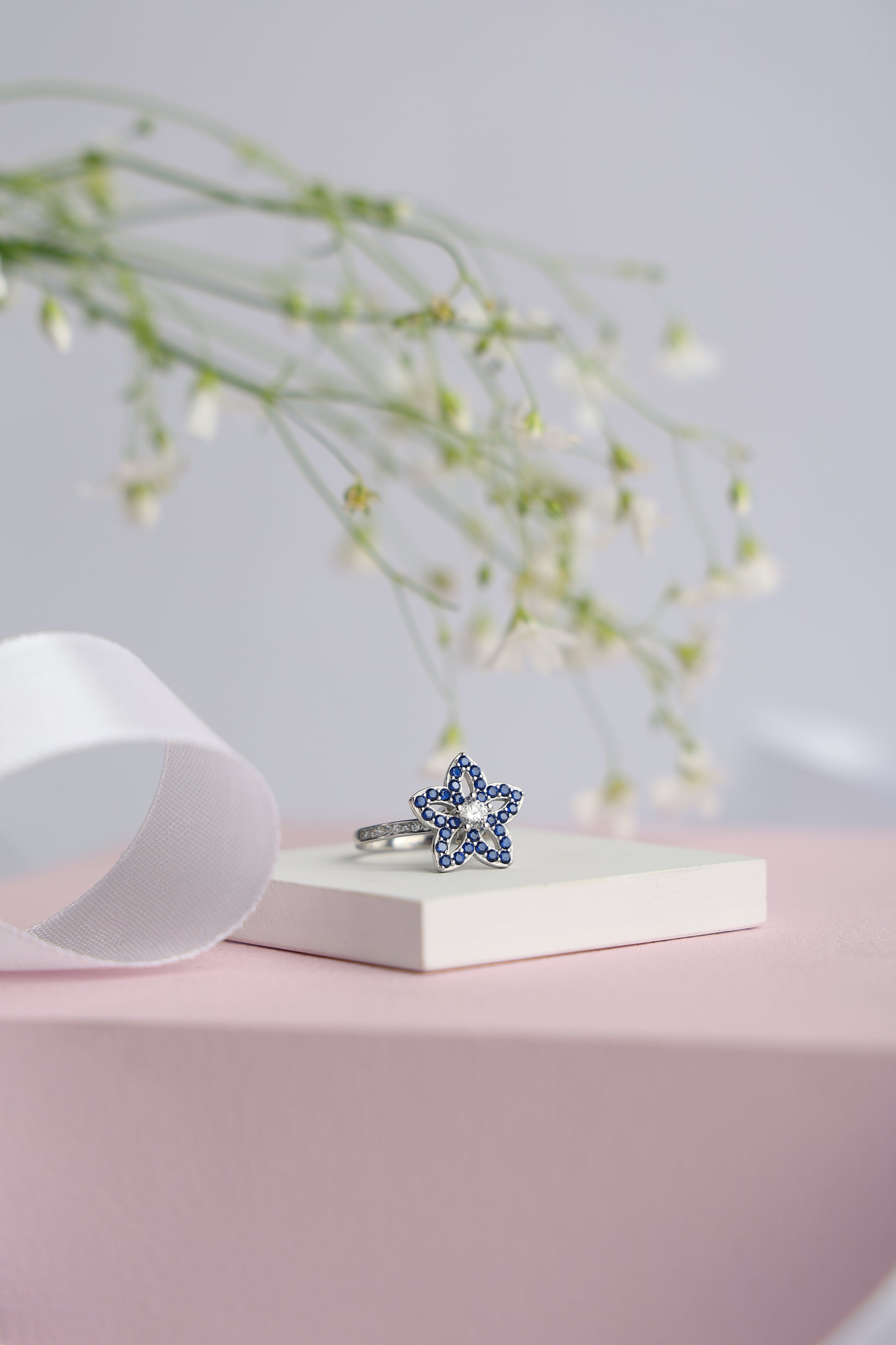 Fan Ring with Blue colour Sapphire Stone