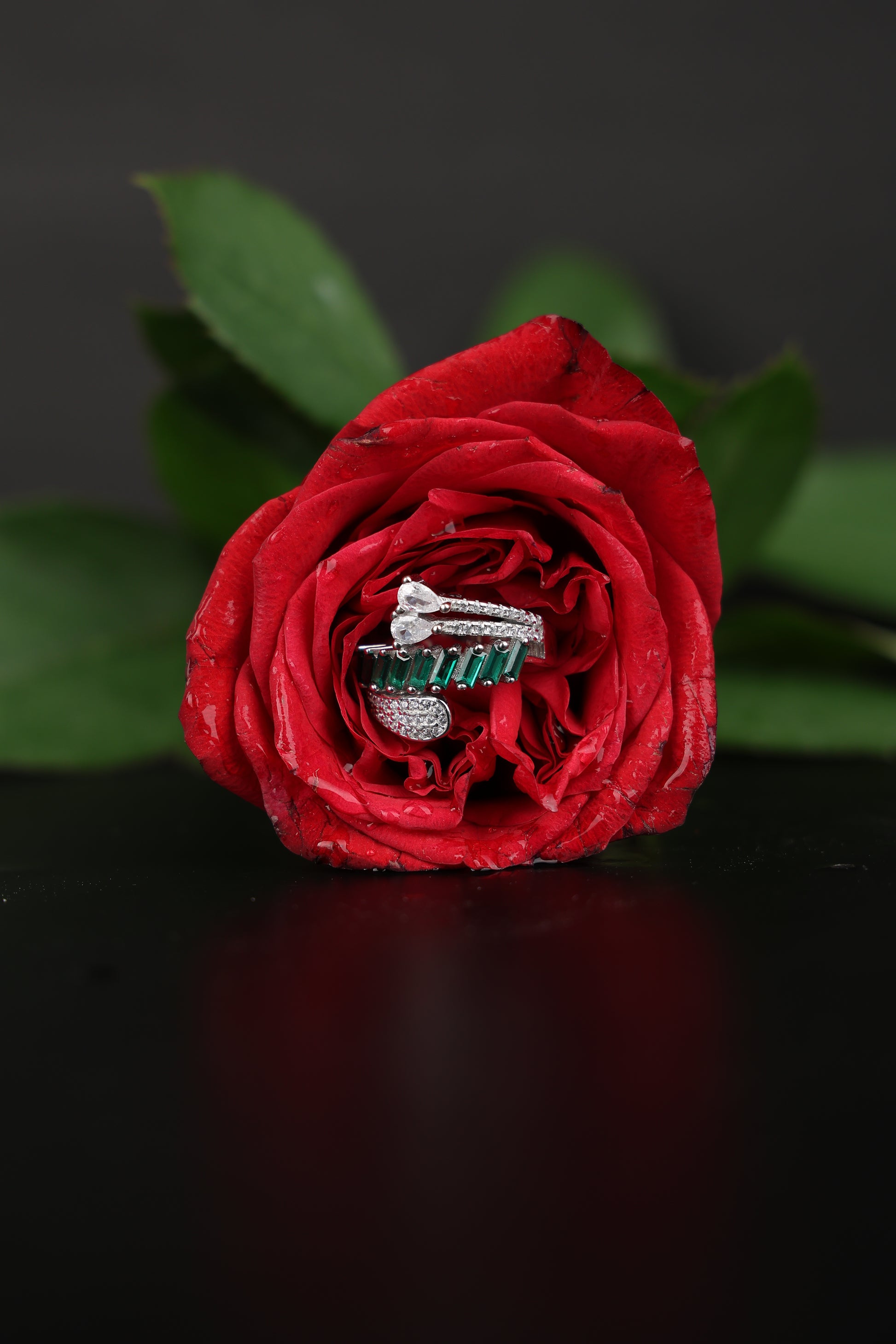 LR fancy Ring with Green colour Emerald Stone 10g